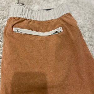 Vuori Men's Tan and Gray Shorts